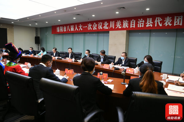 2021年10月27日，羅增斌參加北川代表團分團討論1  張莉  攝.jpg