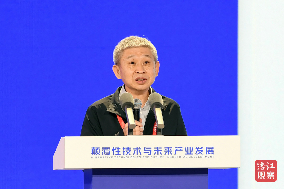 王巖飛_1.jpg